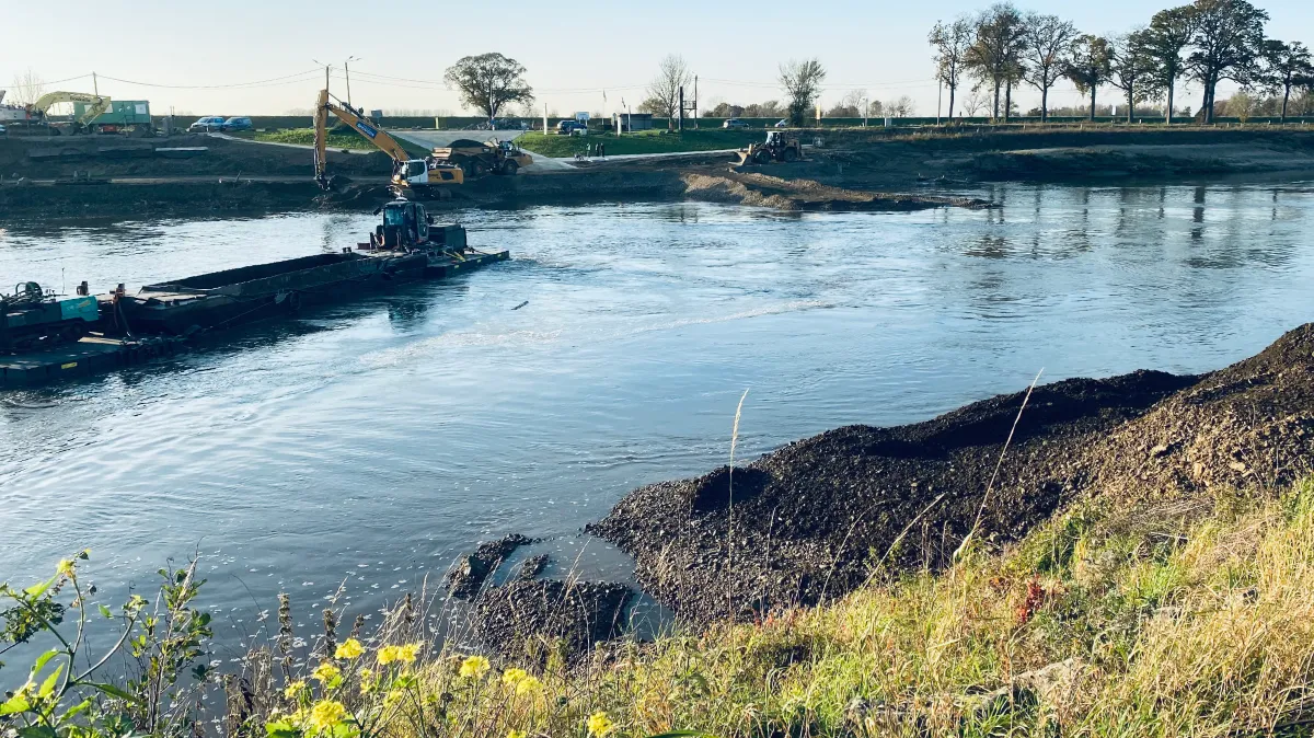 reparatie maasbodem bij veer berg aan de maas 2