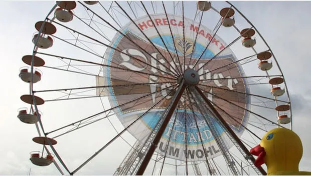 reuzenrad met doek oktoberfeest 16 9