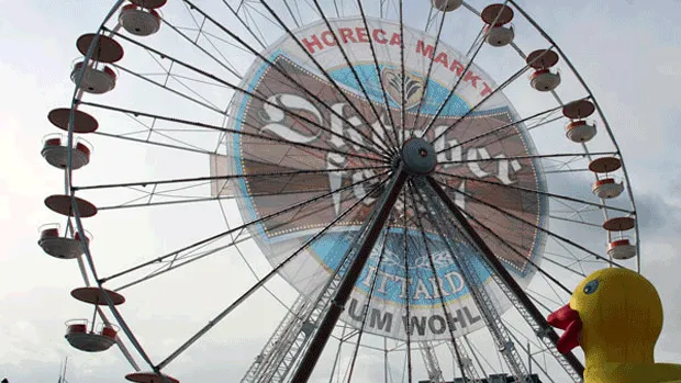rfhwsdazzjr5szi7o3iltov6m reuzenrad met doek oktoberfeest 2012