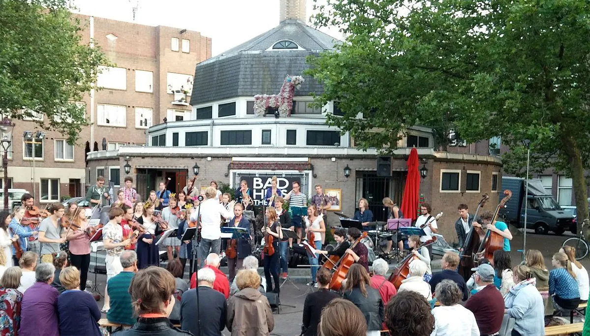 ricciotti ensemble tijdens een optreden in amsterdam