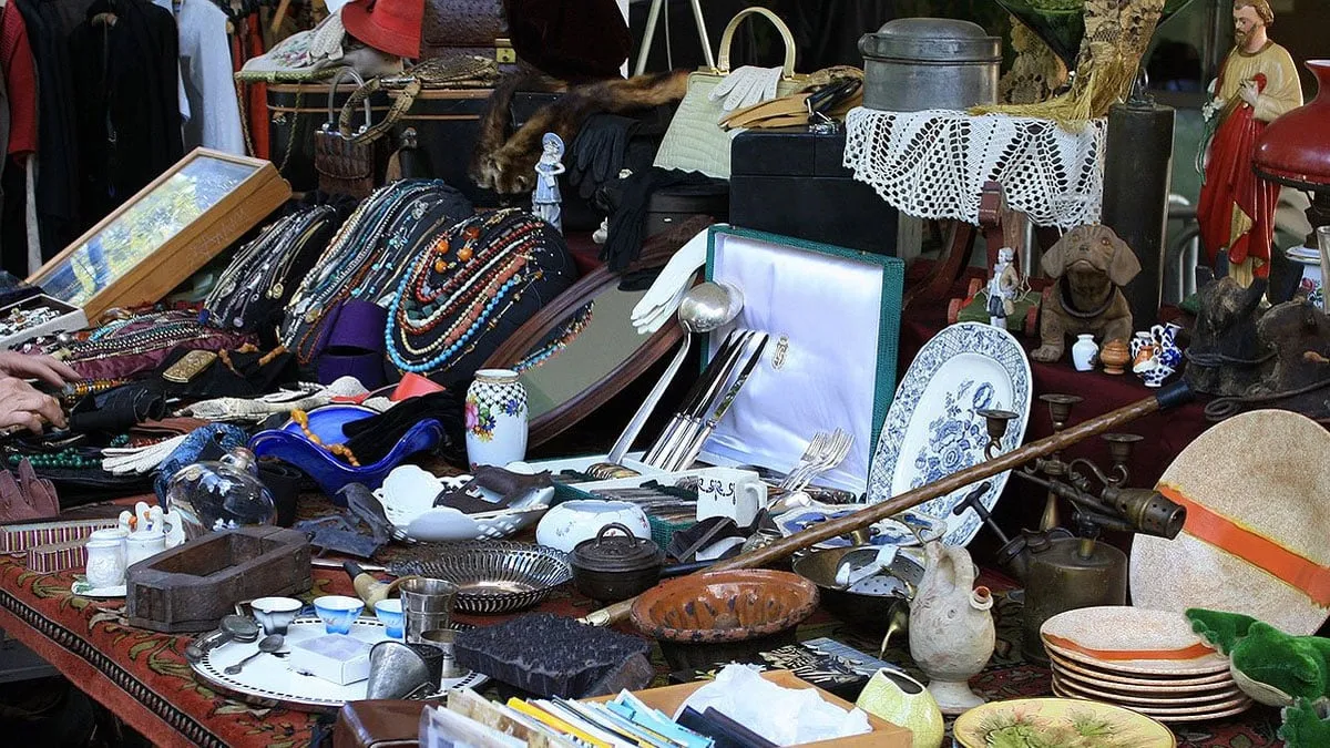 rommelmarkt en curiosa cc0 pixabay