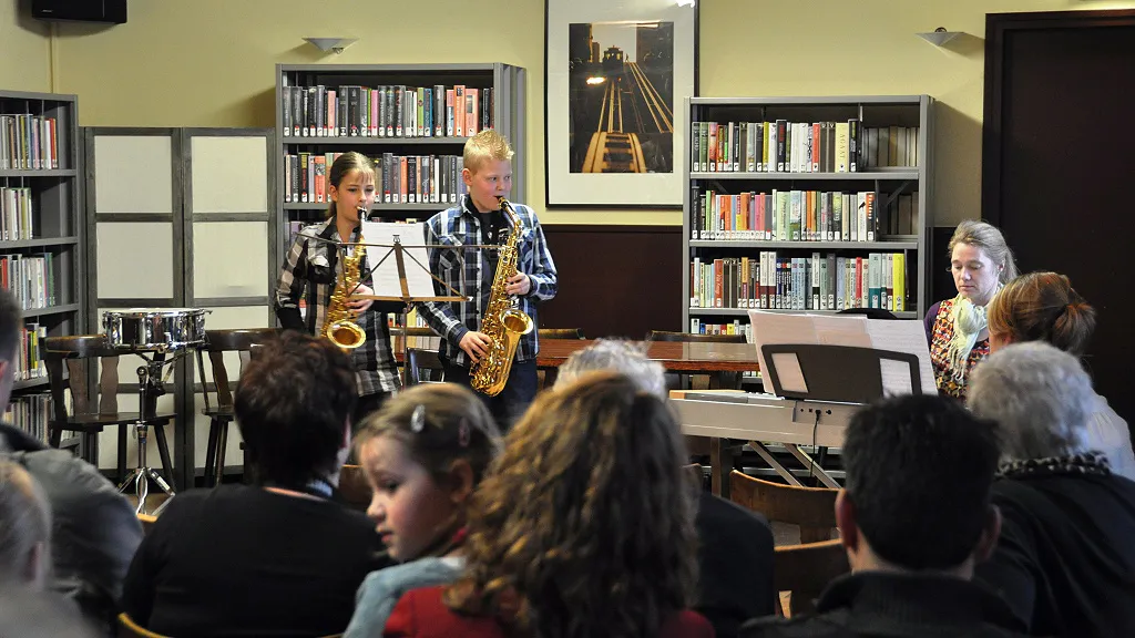 rrje6m9t0elra4w3q3g4jv532 muziekpodium