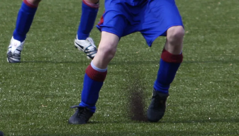 rubbergranulaat kunstgras usien cc by sa 30 wikimedia commons