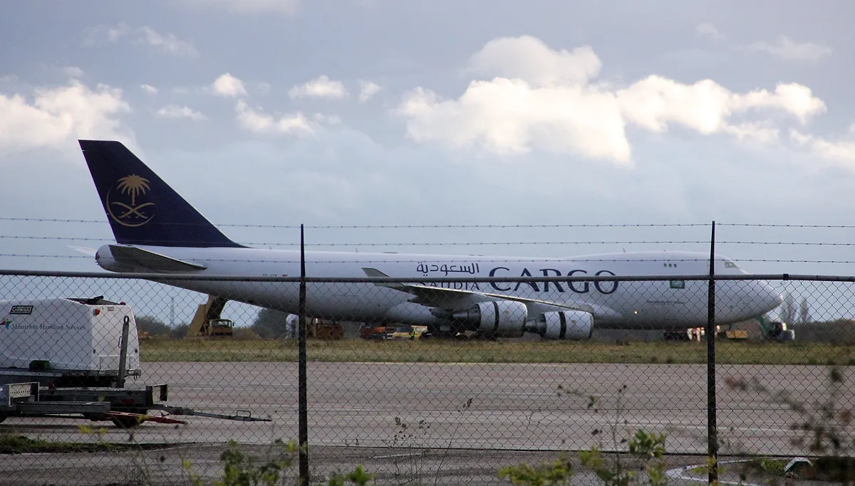saudia cargo naast de baan