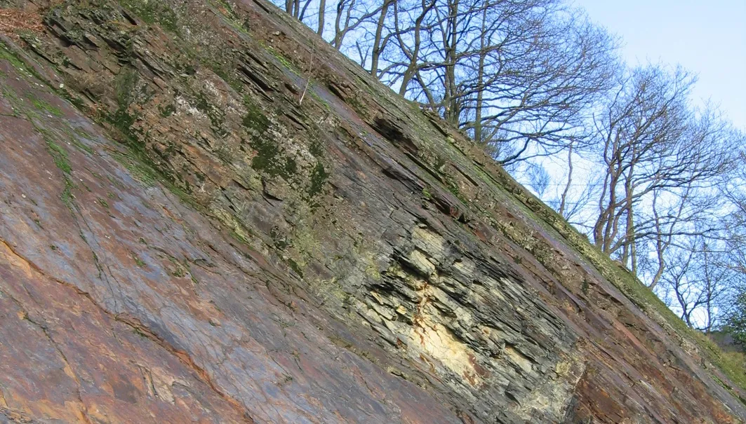 schaliegesteente aan de oppervlakte vincent anciaux cc by sa 30