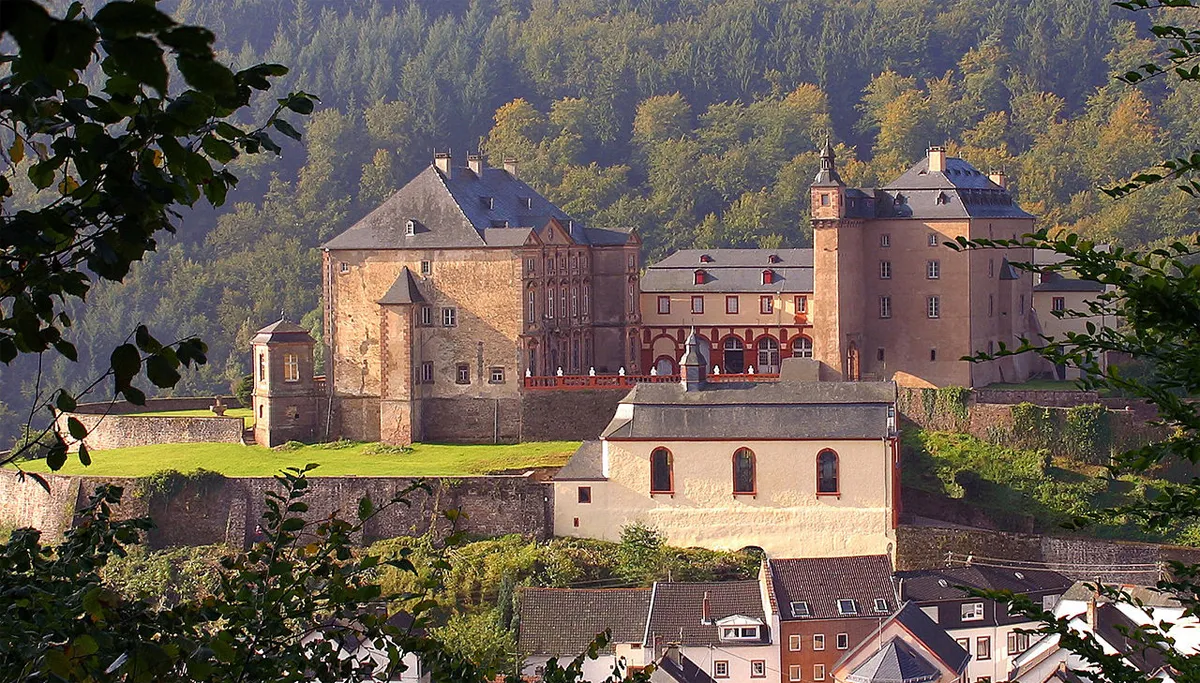 schloss malberg bij kyllburg dussy cc by sa 30 via wikimedia commons