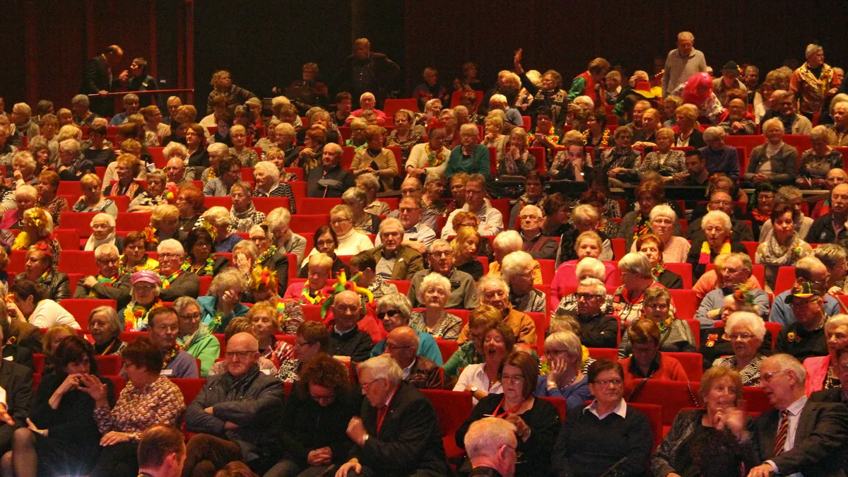 seniorenzitting senioren in de zaal