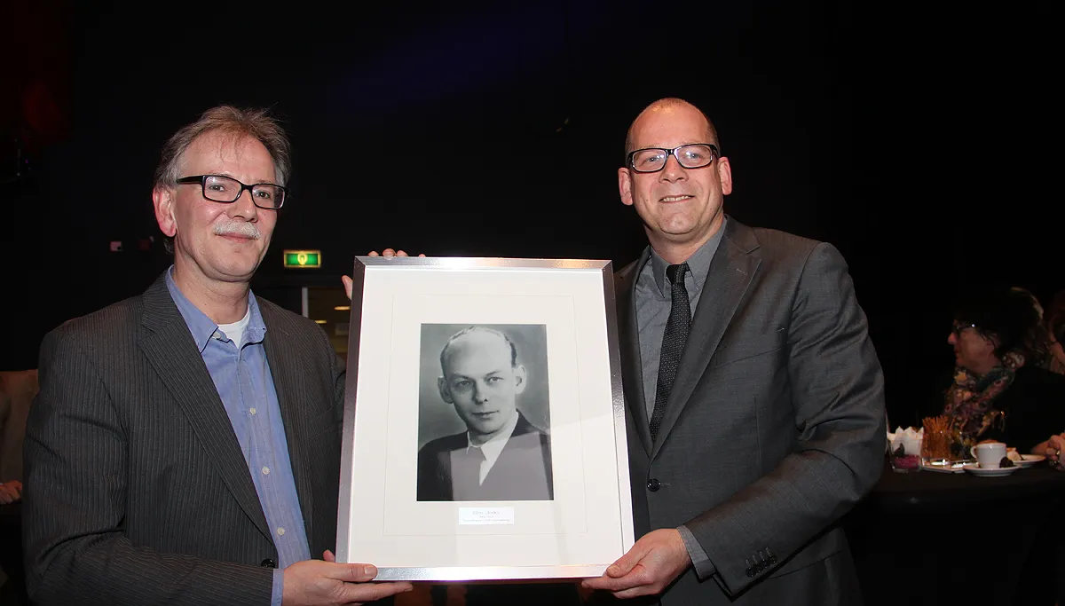 sergio derks en tom de rooij met portretfoto van ben derks