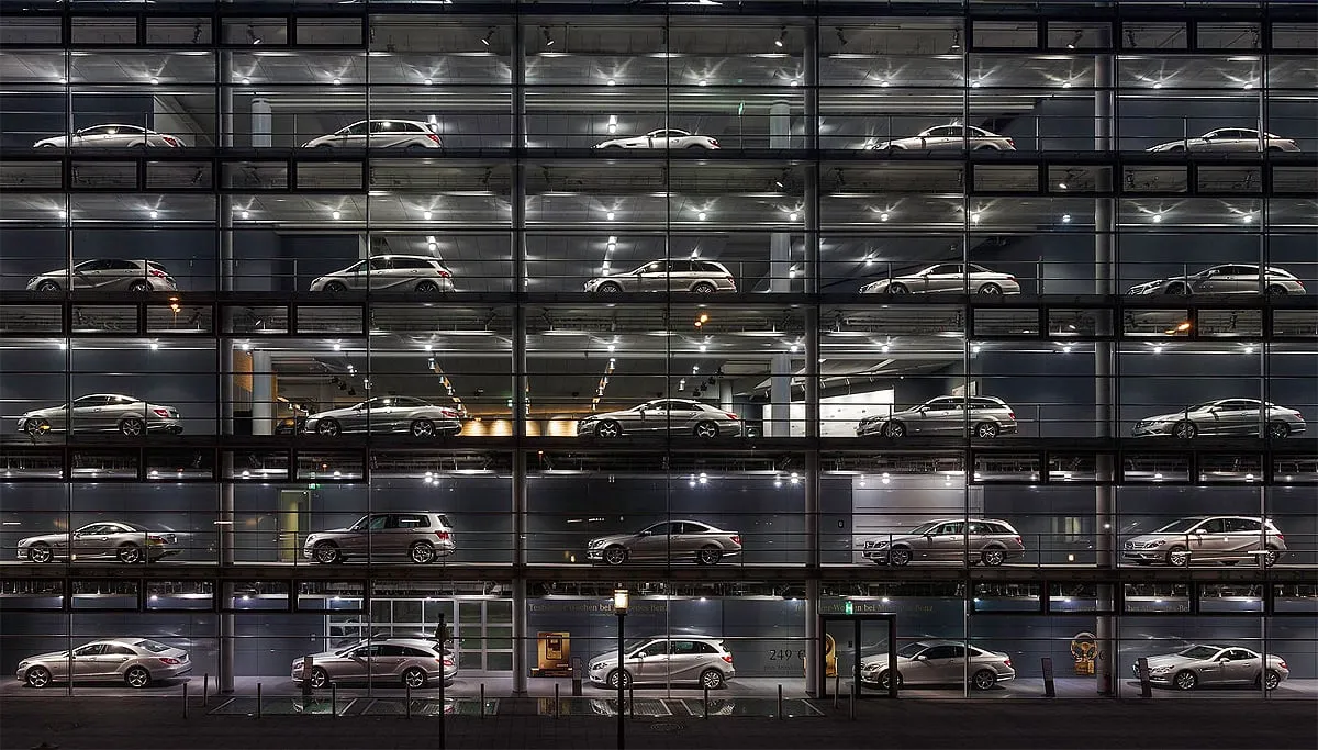 showroom mercedes diego delso cc by sa 30 via wikimedia commons