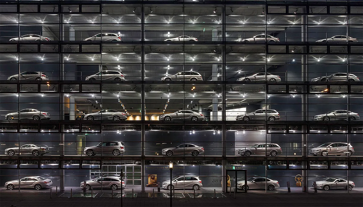 showroom mercedes diego delso cc by sa 30 via wikimedia commons