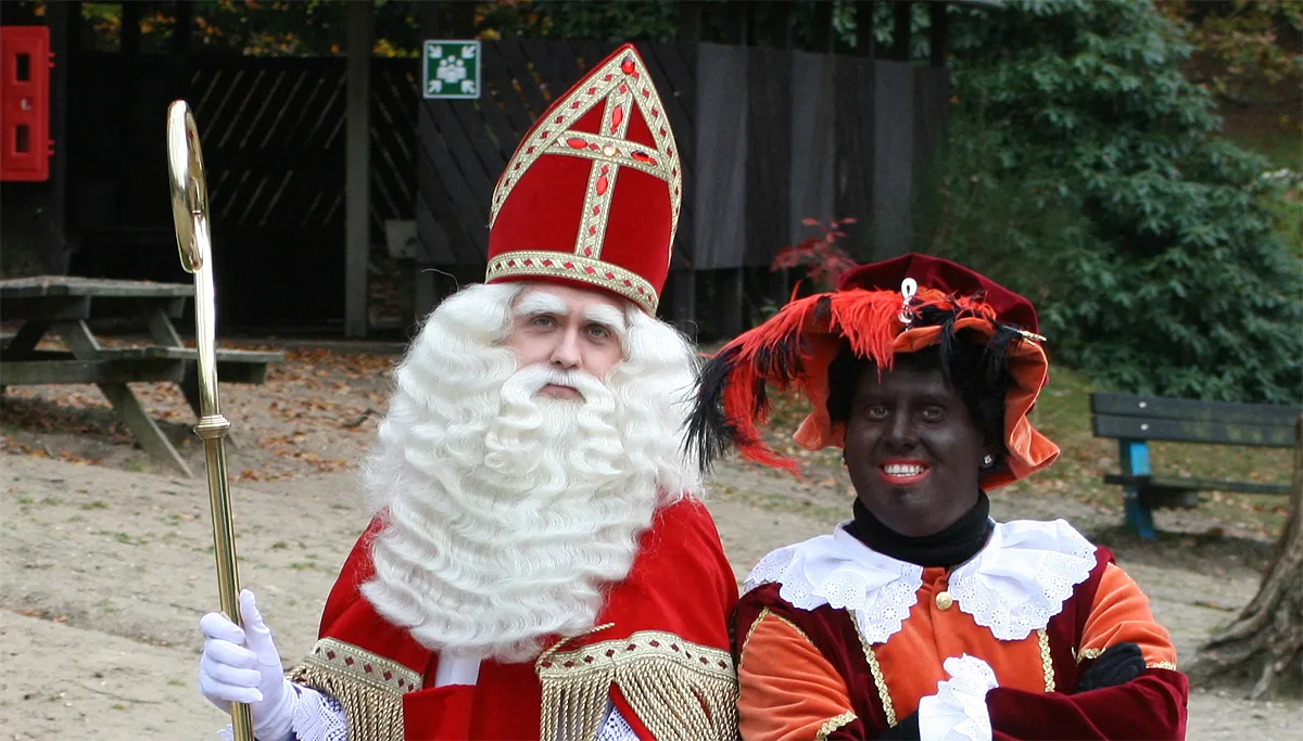 sint en piet by tenorio81 cc by 30 via wikimedia commons