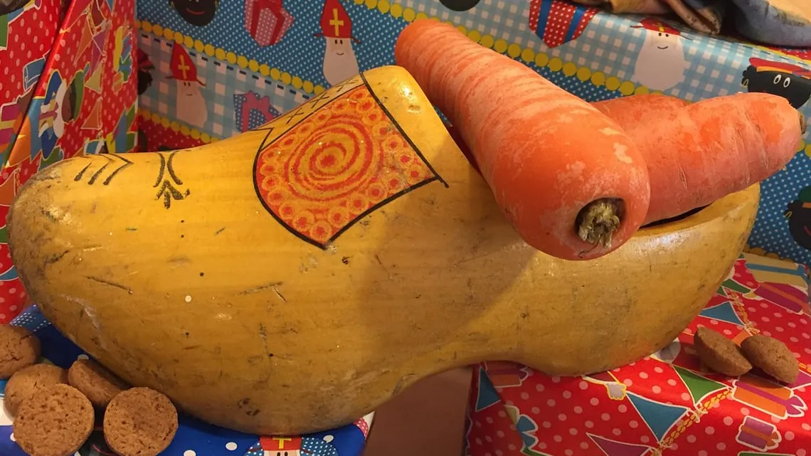 sint sinterklaas cadeau klomp wortel 1927015 1280