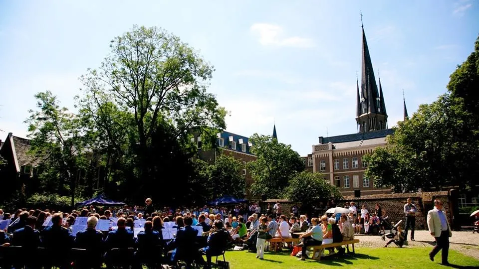sjwi515xtcto2us3mmly39c4x buitenconcert philharmonie 2