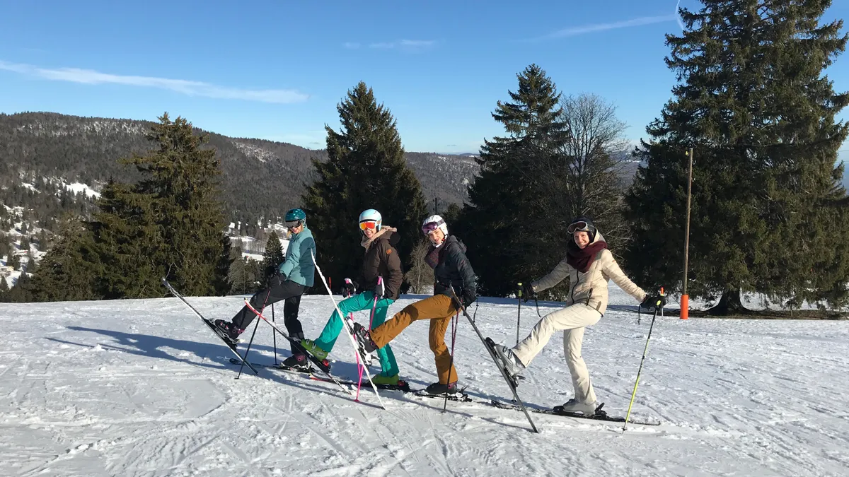 skivakantie skiers sneeuw