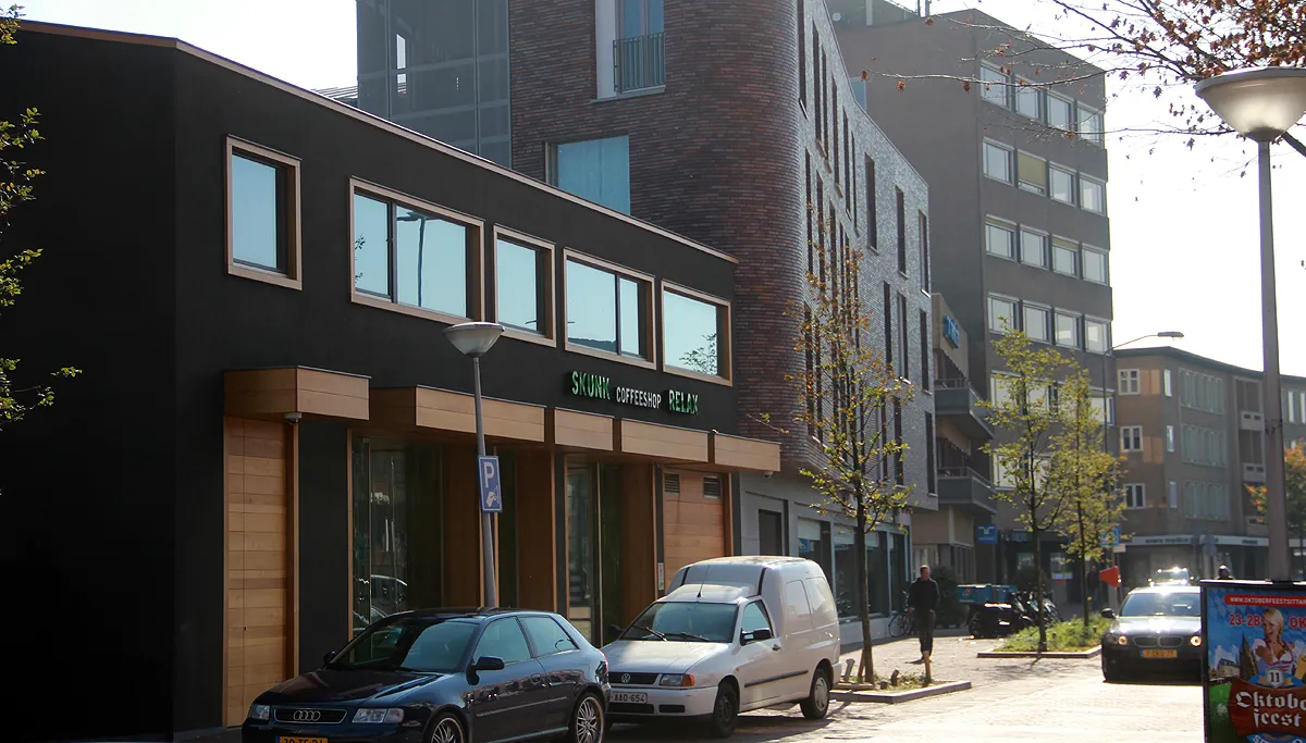 skunk relax coffeeshop auto