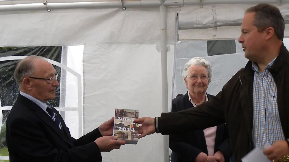 smtqstc1fk0cws53h7h4ib80o 20130824 scheurkalender uitreiken veldeke