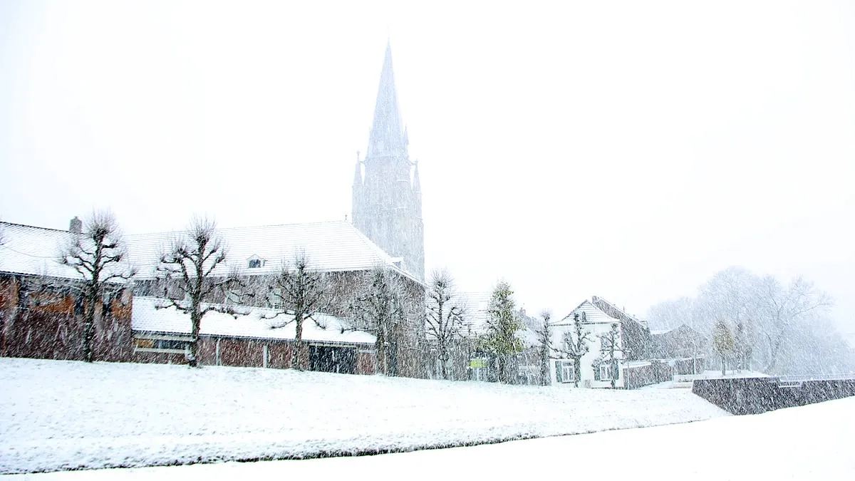 sneeuw wal kerk sittard