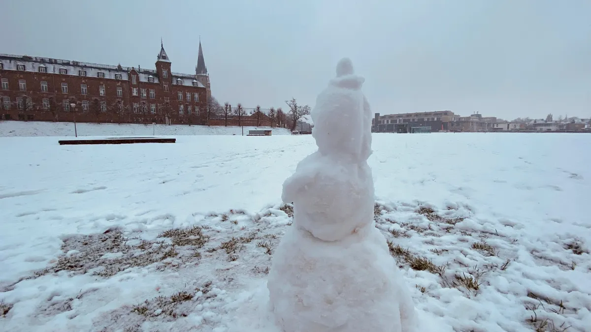 sneeuwpop op noordelijke schootsvelden sittard 20 januari 2023