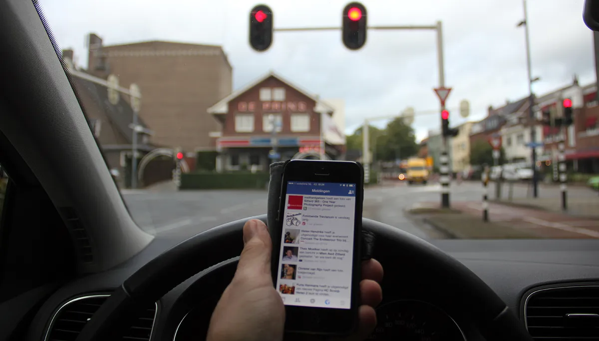 social media in het verkeer hou je aandacht op de weg