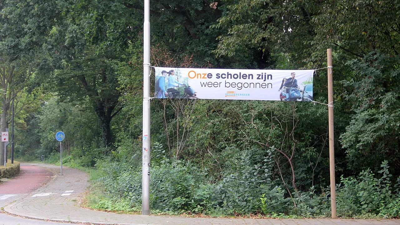 spandoek onze scholen zijn weer begonnen