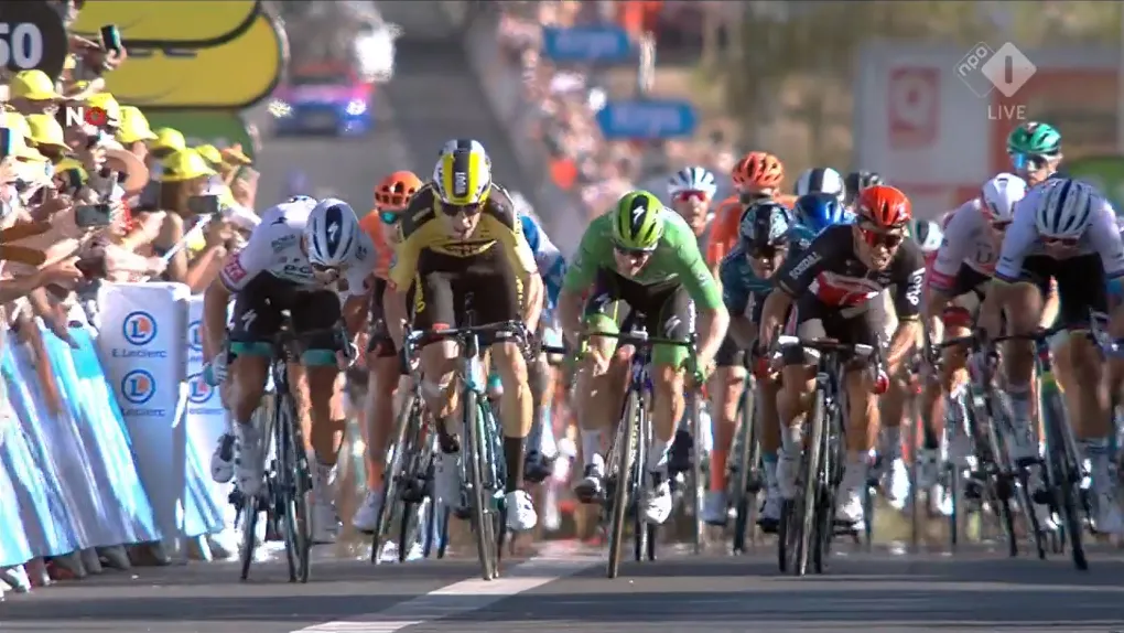 sprint in poitiers sagan van aert