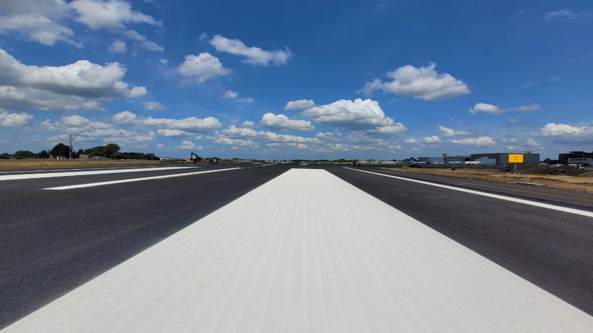 start en landingsbaan vliegveld maa