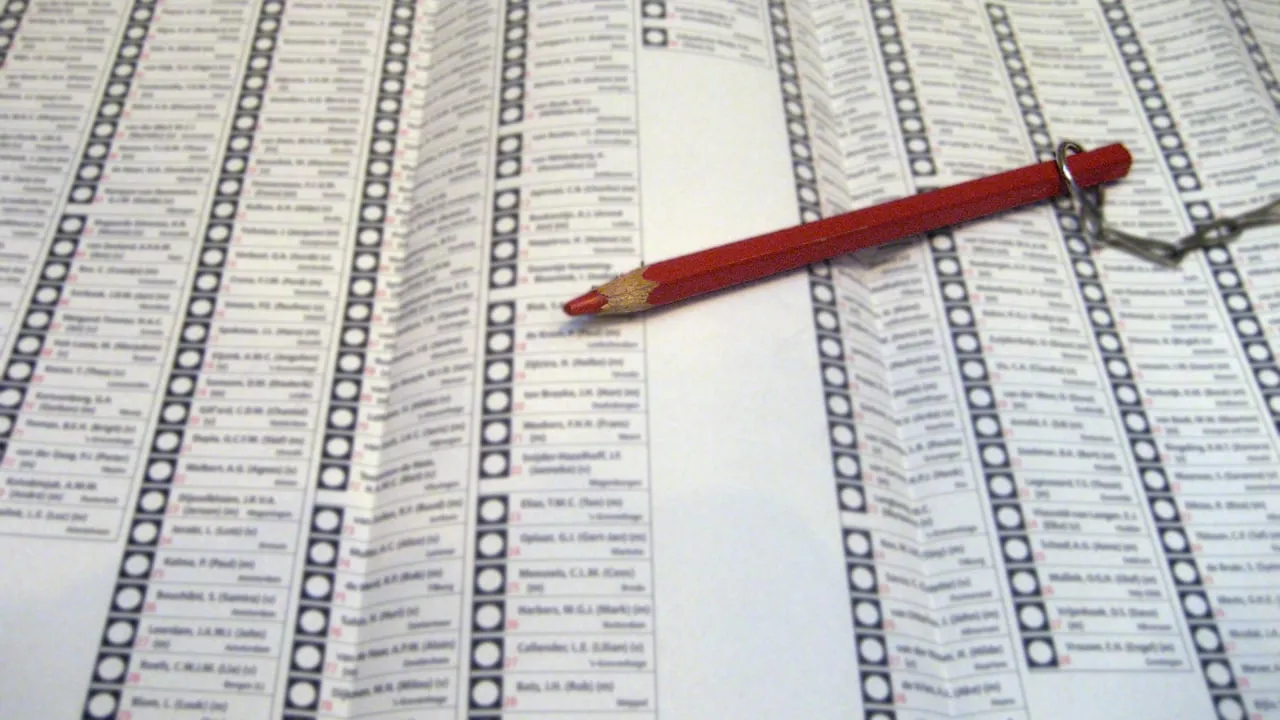 stembiljet en rood potloodt