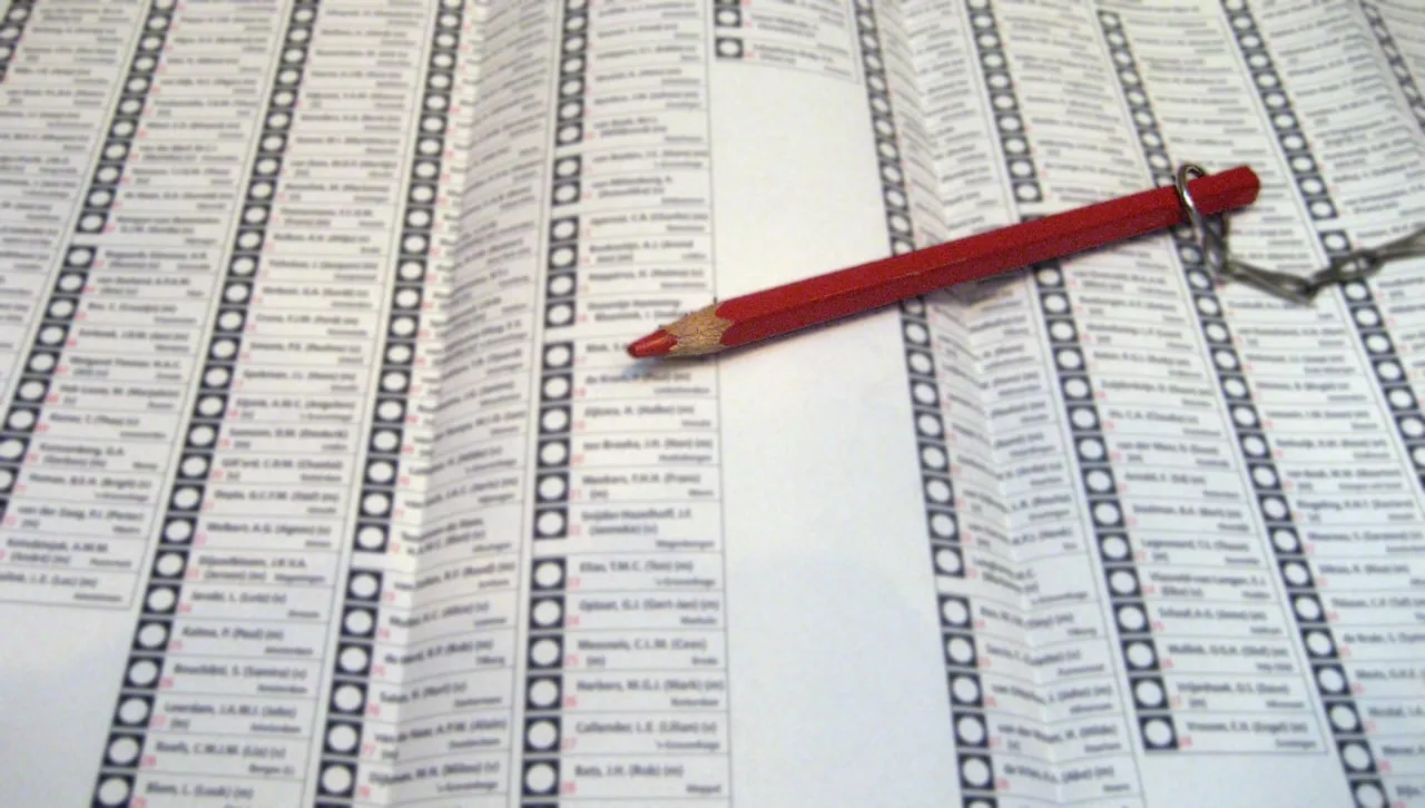 stembiljet kandidatenlijst rood potlood jm luijt cc by 25