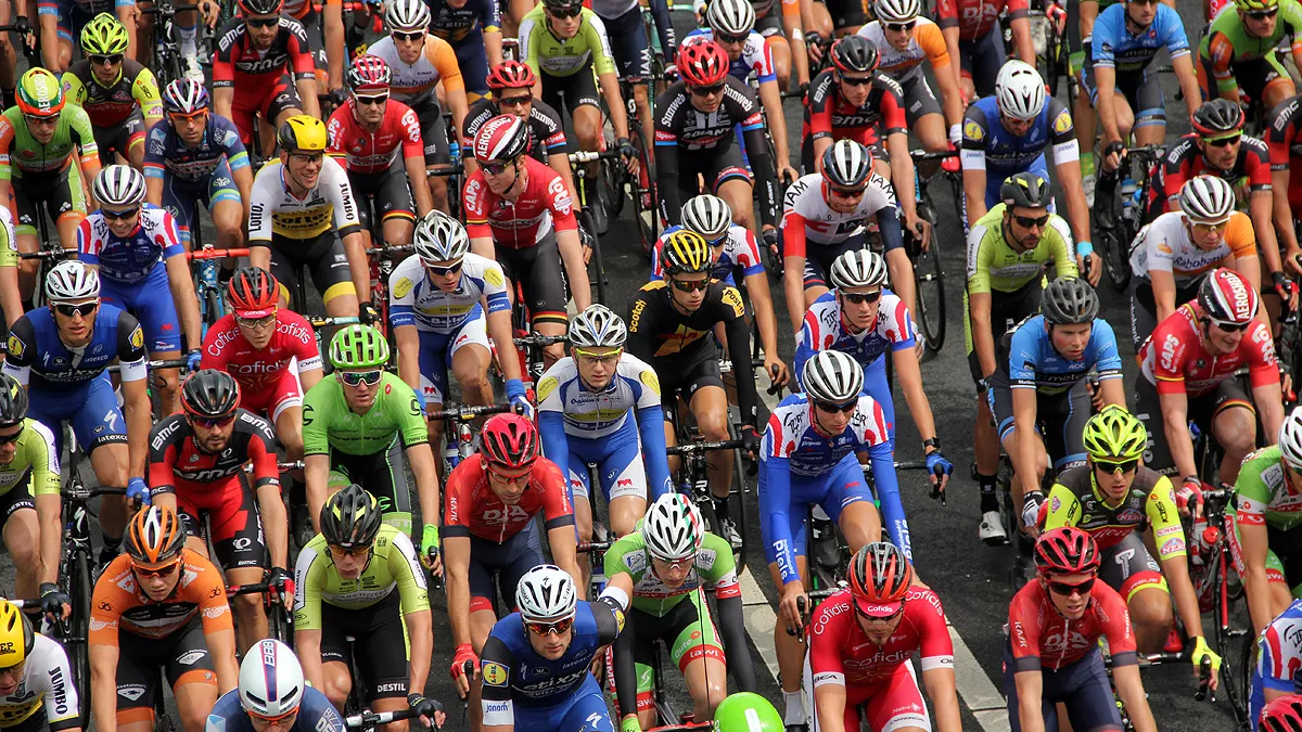 ster zlm tour peloton bij de start