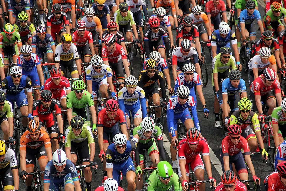 ster zlm tour peloton bij de start