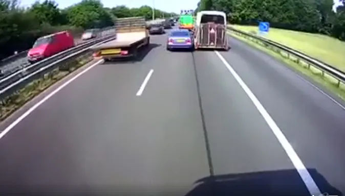 still uit fb video aanrijding a2 invoegen