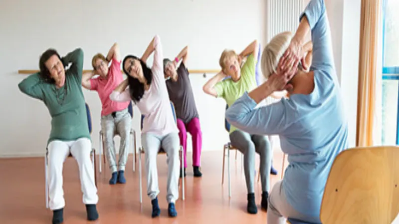 stoelyoga bij de zonnebloem westelijke mijnstreek