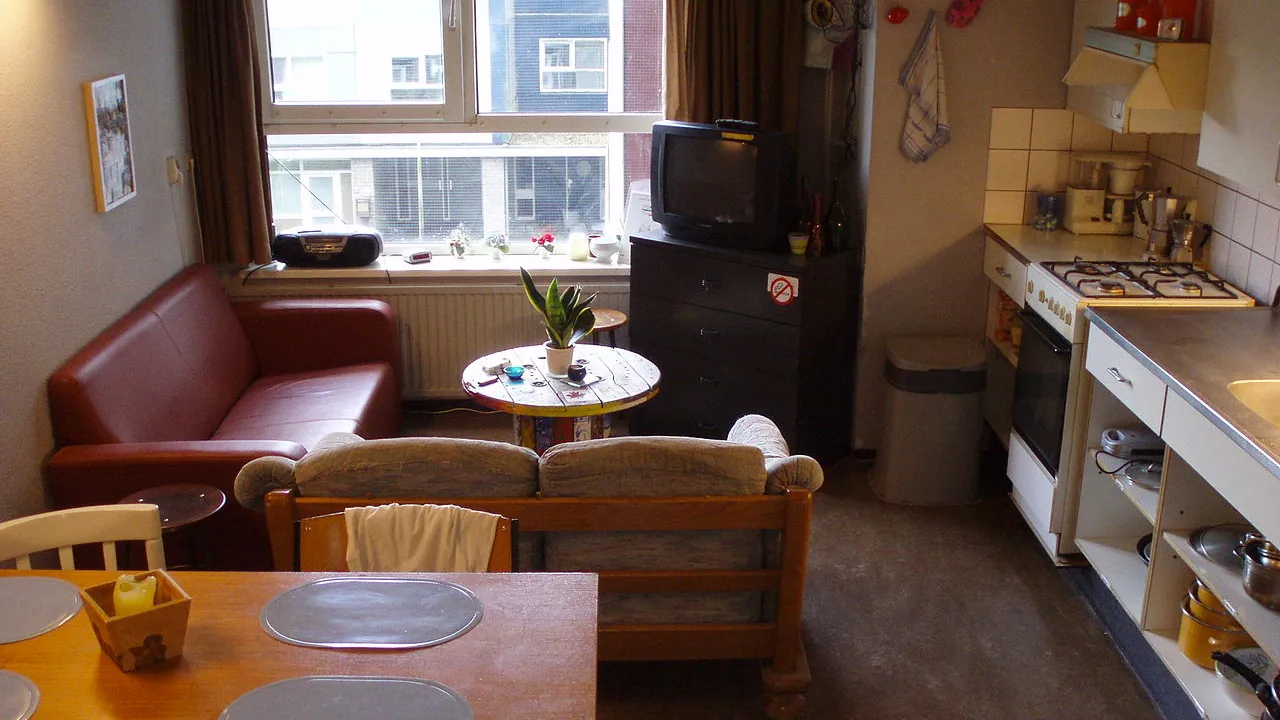 studentenflat keukenerik1980 at dutch wikipedia cc by sa 30 http creativecommonsorglicensesby sa30