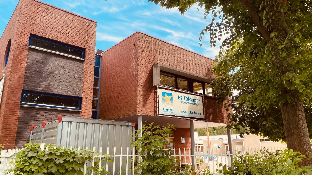 talander ruilt gebouw met taalschool