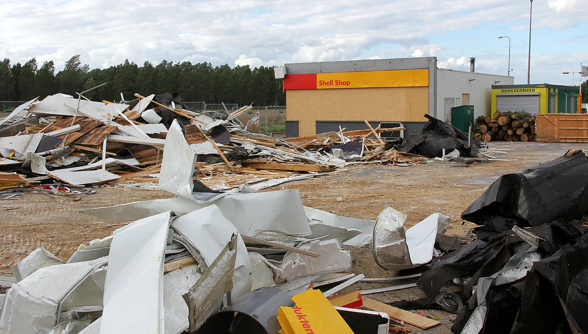 tankstation beursgens tegen de vlakte hasseltsebaan 2015