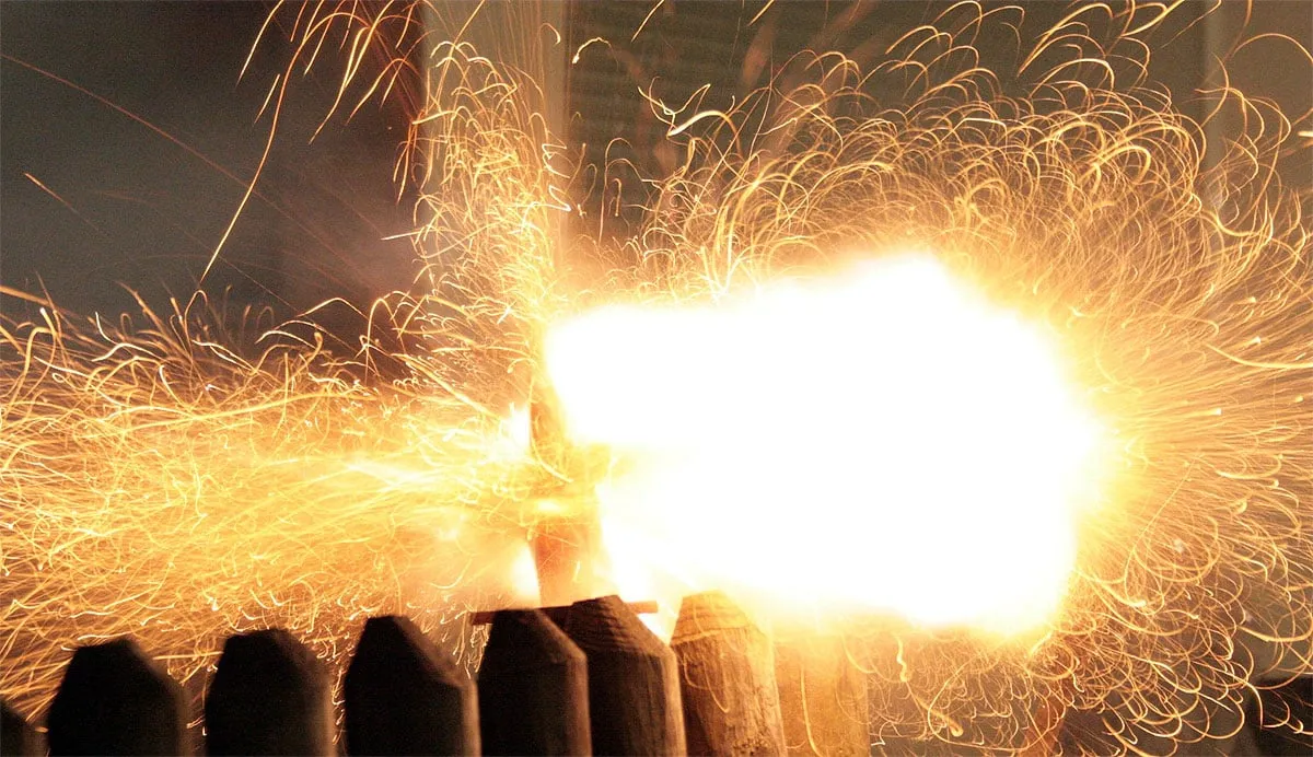 te1vttswal49hxy9utts3cpbb ontploffend vuurwerk abf gfdl c by sa 3