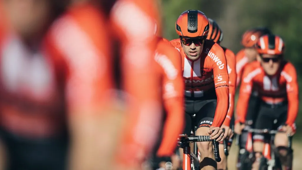 team sunweb in het rood