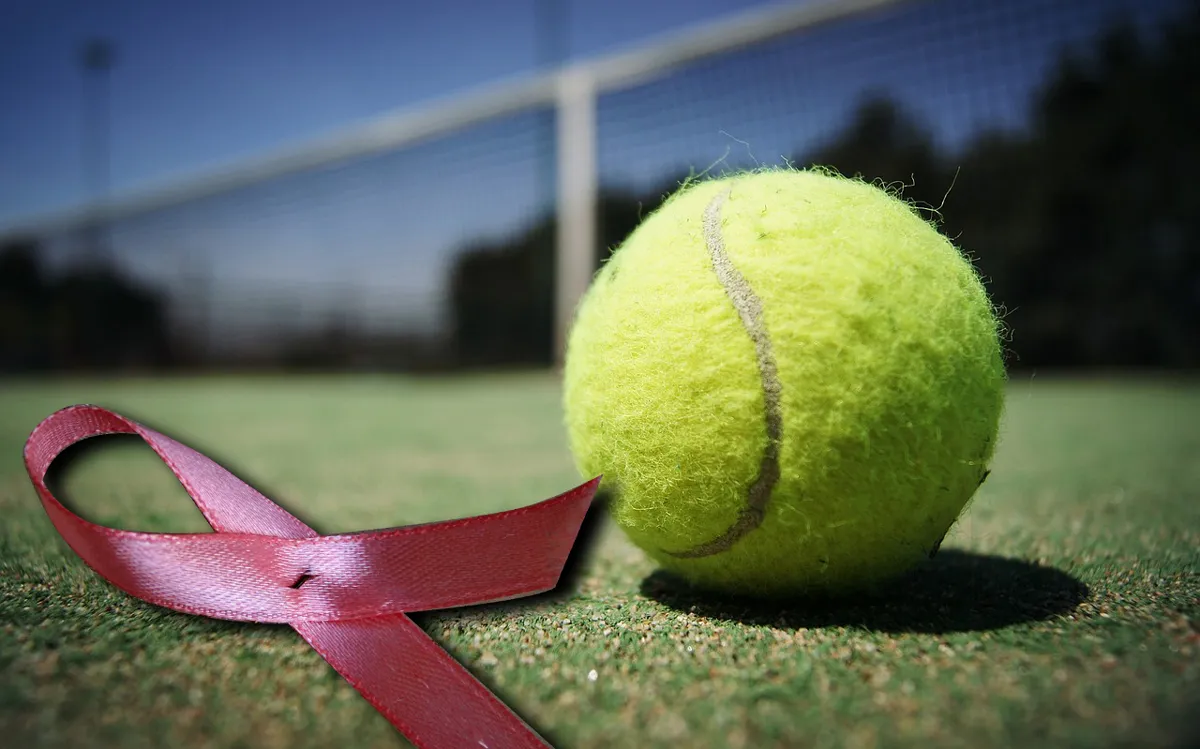 tennis ball 984611 1280 tennisbal met pink ribbon