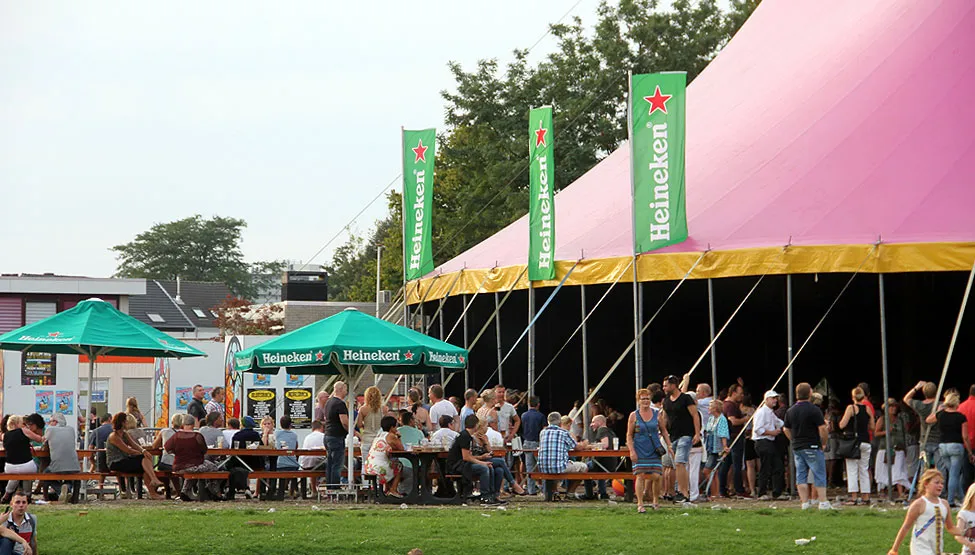 tent op schootsvelden