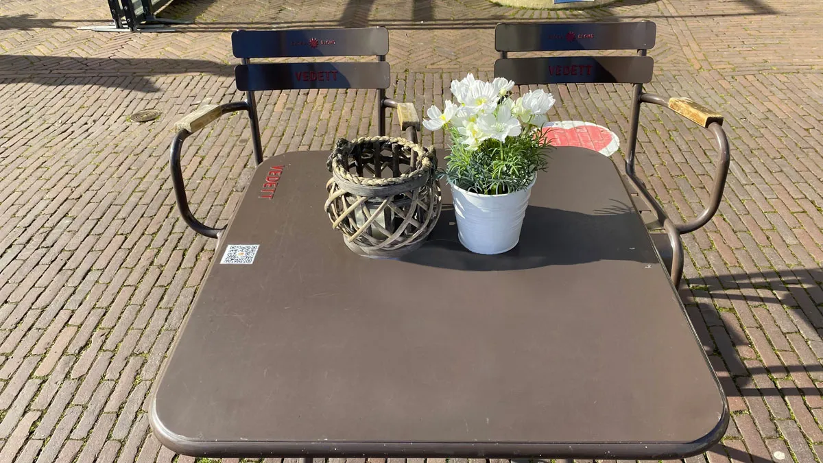 terras tafel en stoeltjes
