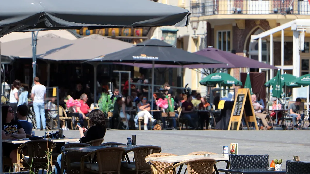 terrassen westzijde markt 28 april 2021