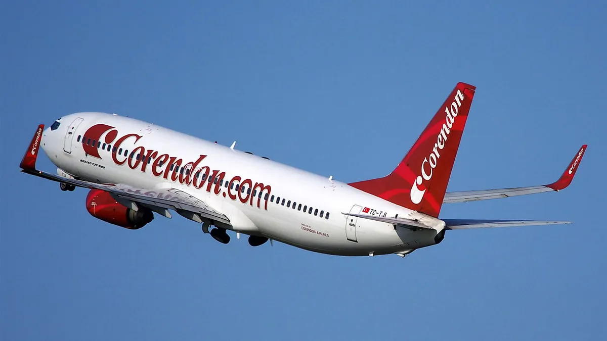 toestel corendon stijgt op