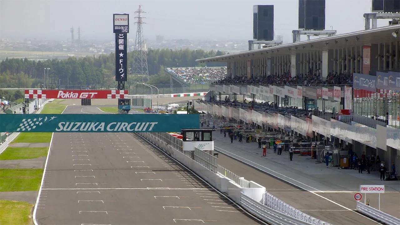 tokumeigakarinoaoshima cc by sa 40 https creativecommonsorglicensesby sa40 circuit van suzuka in japan