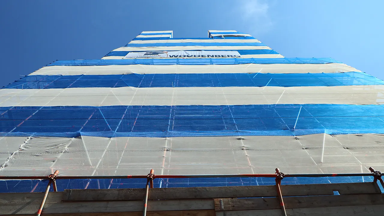 toren ingepakte voor restauratie
