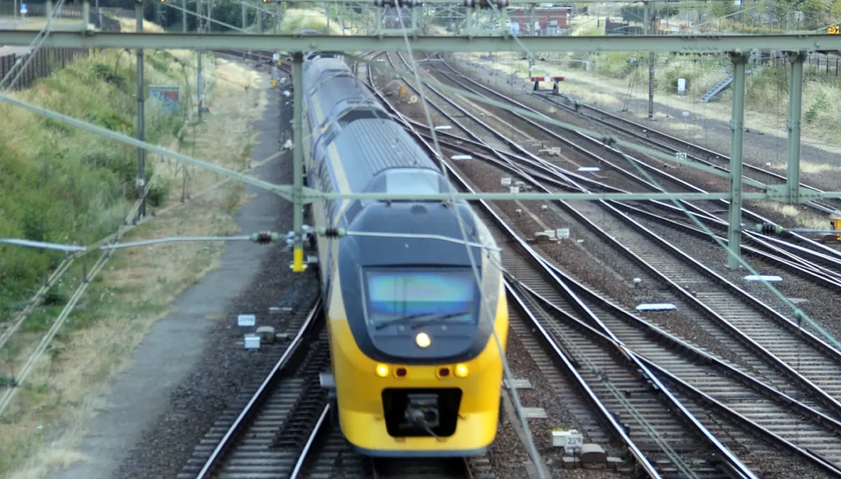 trein intercity sittard spoor ijzeren brug