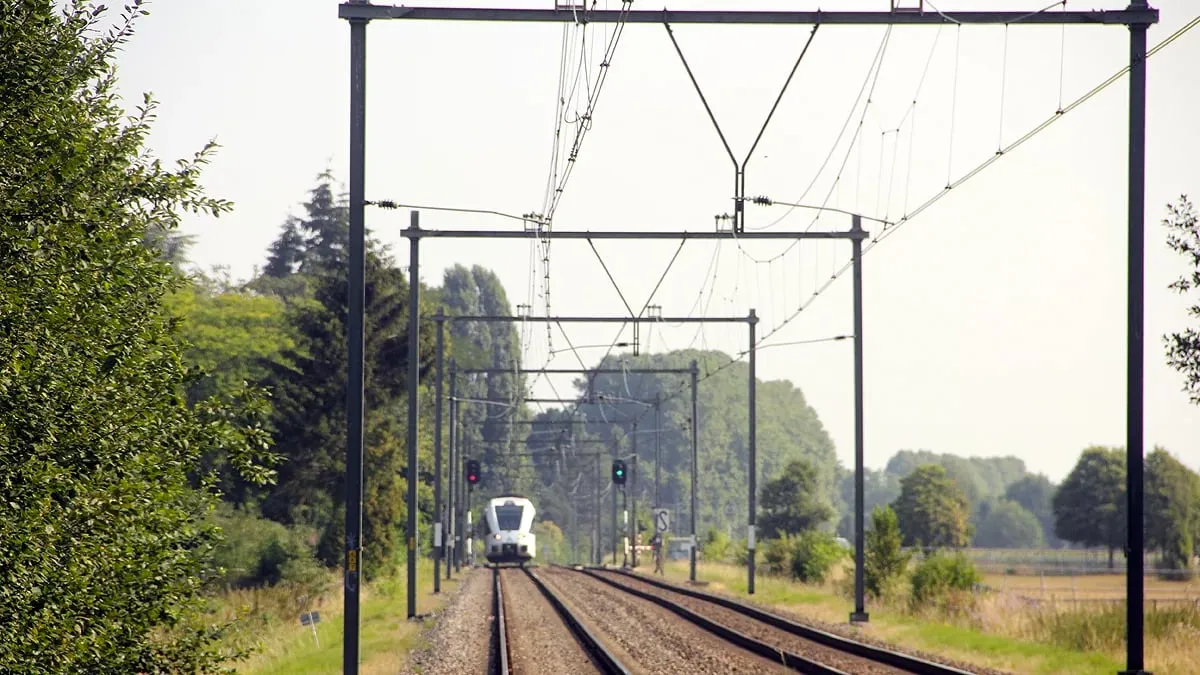 trein op spoor bij geleen