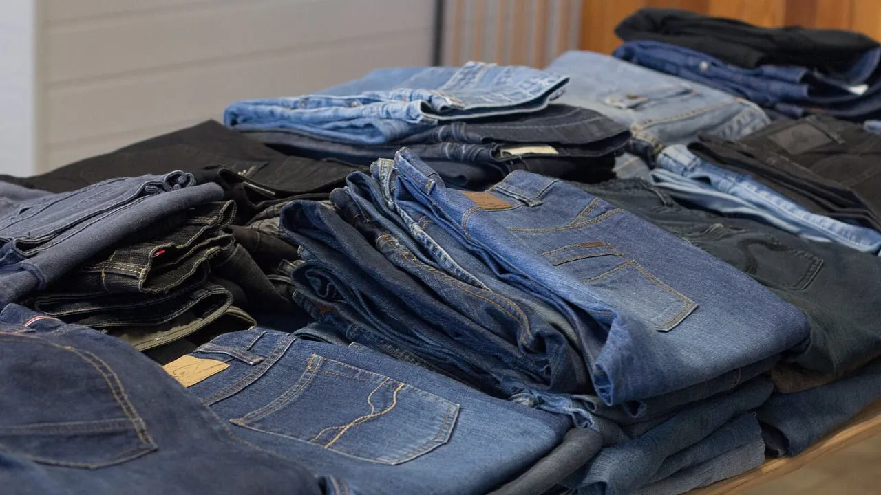 tweedehands kleding cc0 linda lioe via pixabay