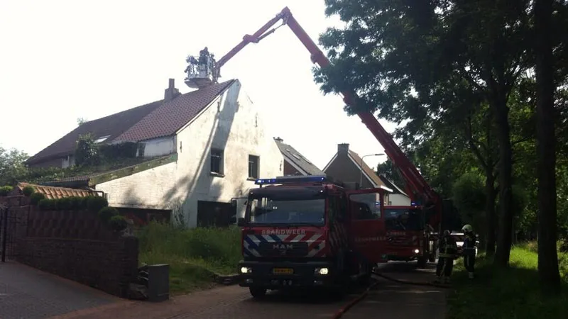 u4h9ld8j7k0y40ek3a7ol9iaf brand in papenhoven op de coul foto armand adriaens