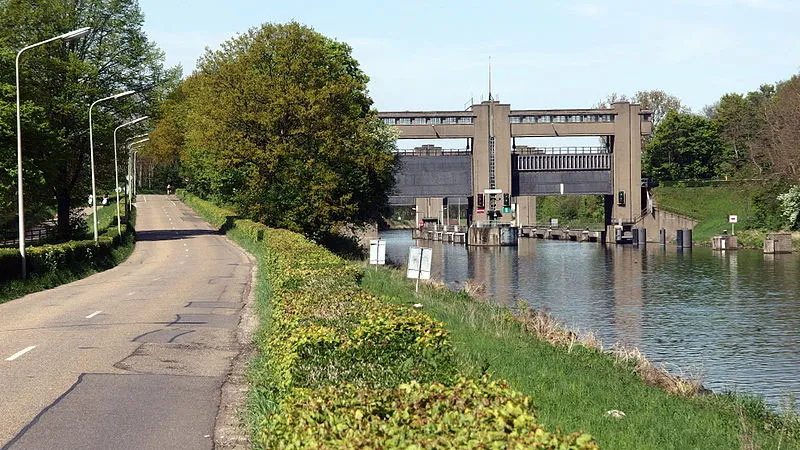 ufl673c6qsvcivaydo6z9pis3 sluis limmel door mark ahsmann cc by sa 3