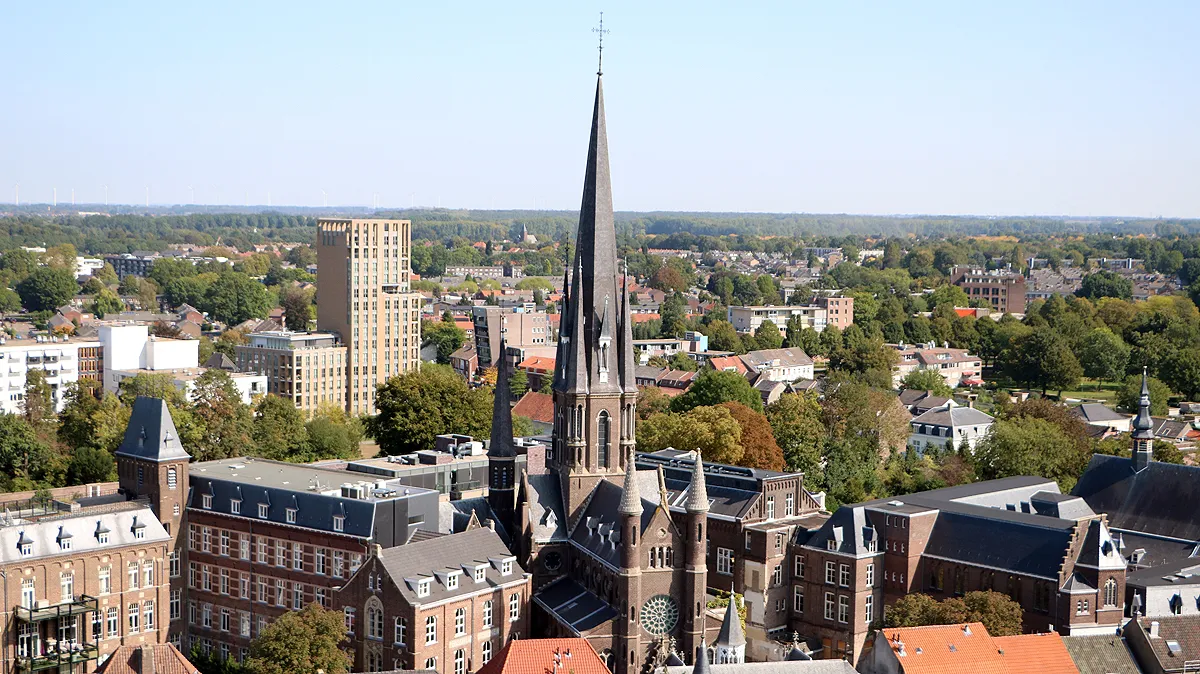 uitzicht vanaf kerktoren in oostelijke richting
